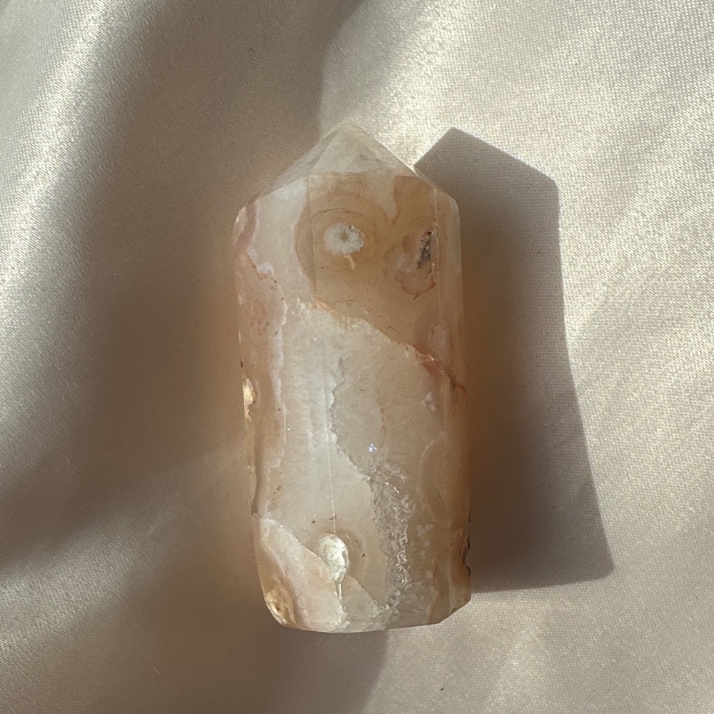 🌸 Natural flower Agate Point Tower